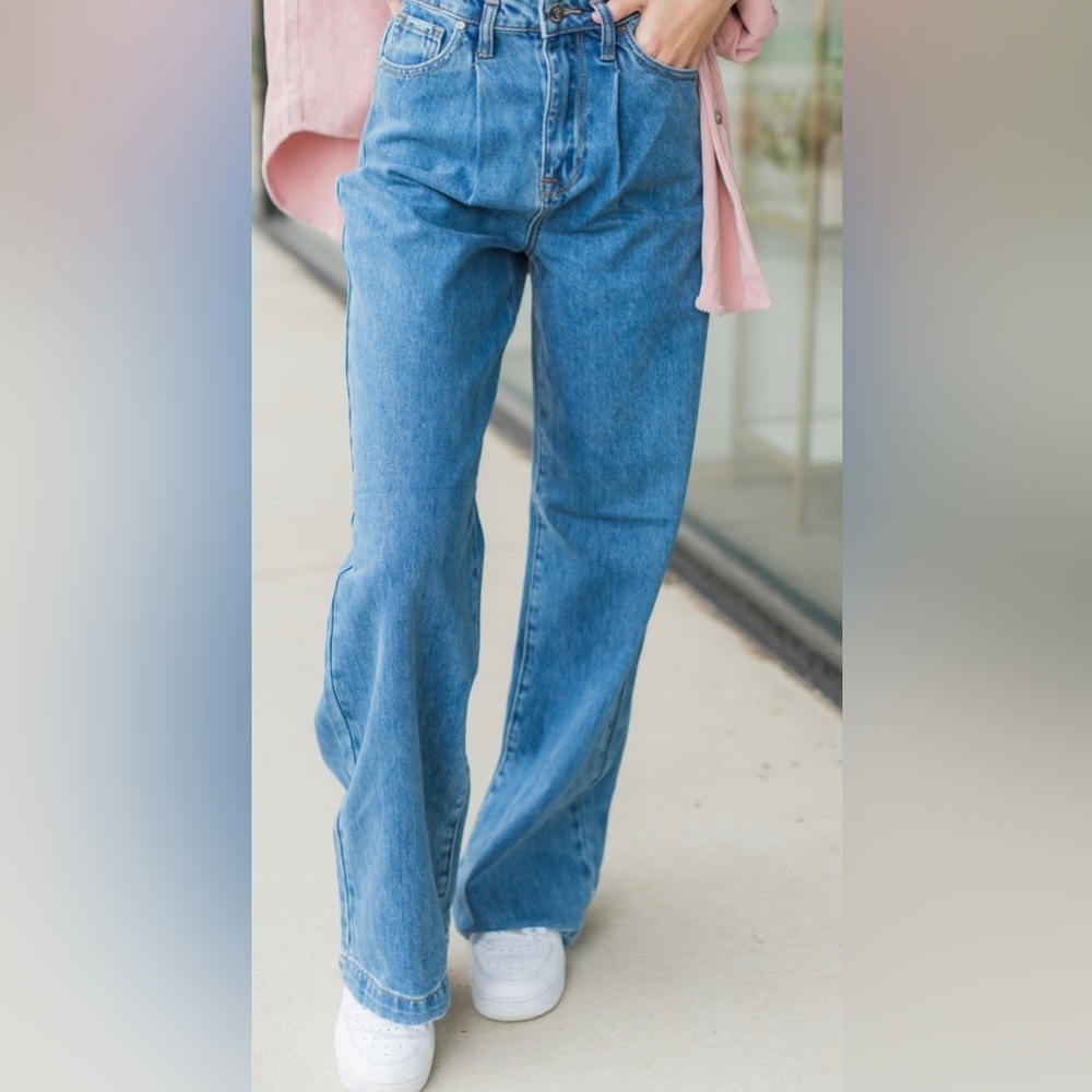 Wide leg/High Waiste 90s Jean
